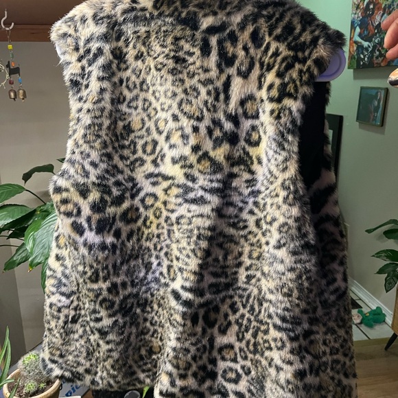 Leopard Print Vest - Picture 3 of 3